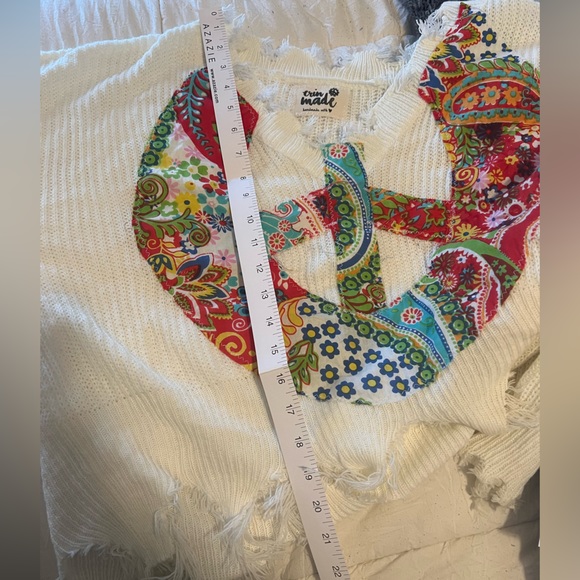 Erin Made Boho Peace Sign Cropped Sweater - Picture 4 of 4